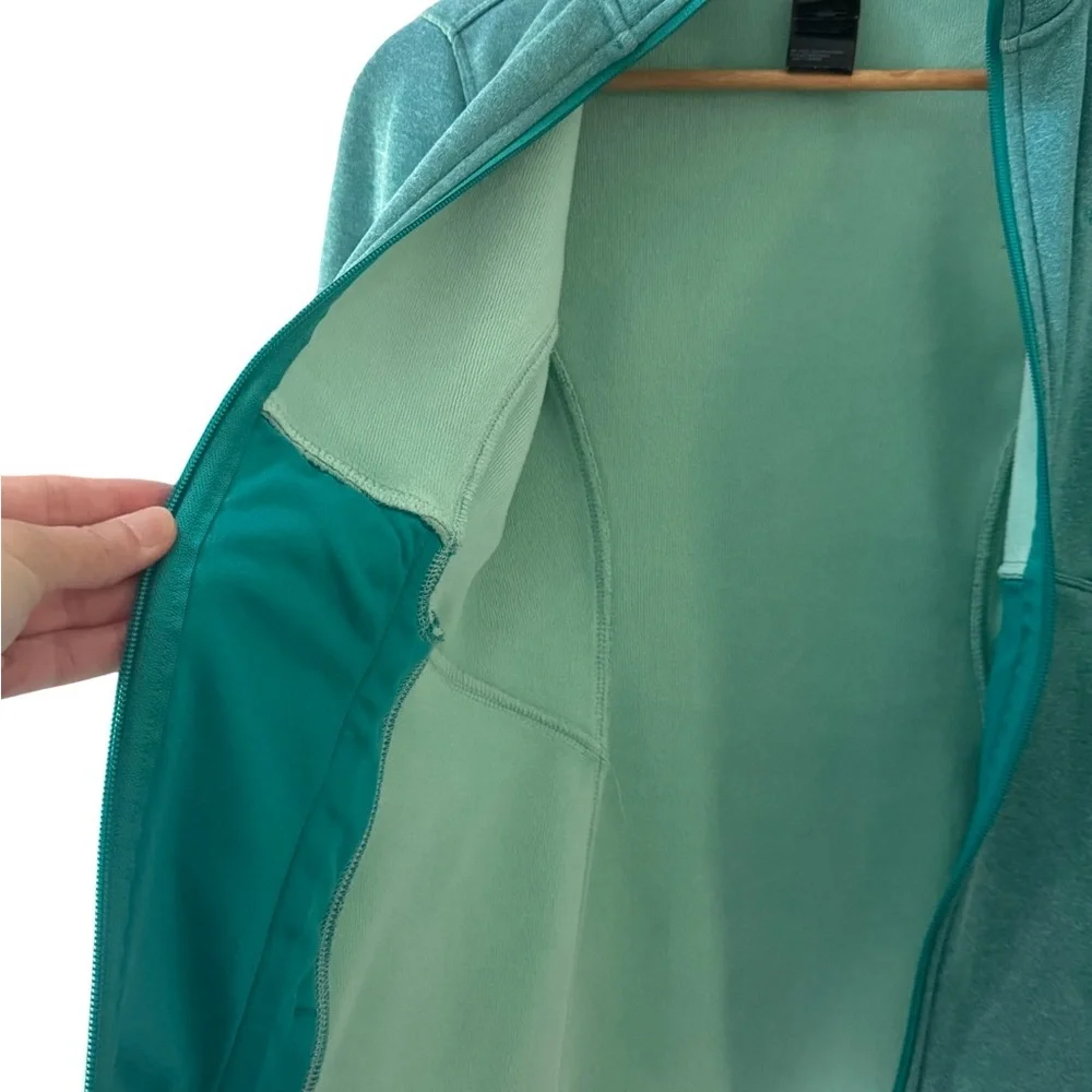 The North Face Women's Vintage Teal Zip-Up Fleece Jacket! XS
